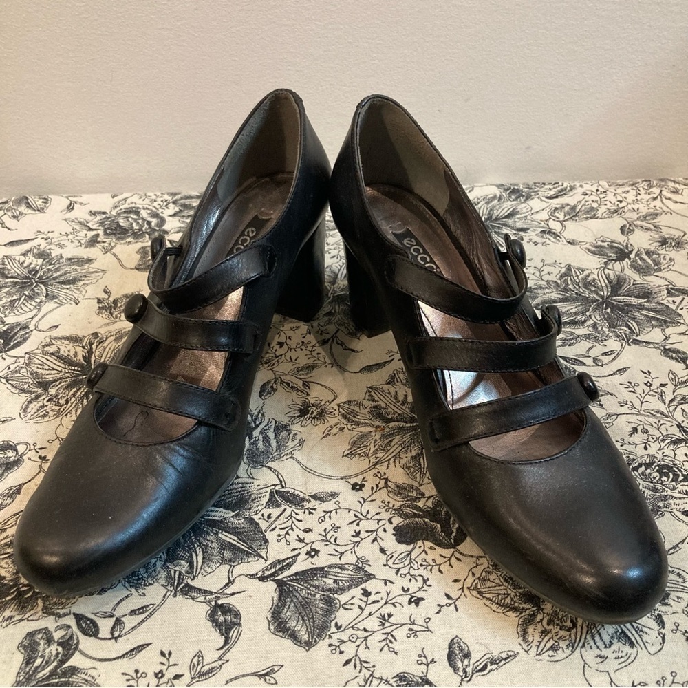 ECCO Sz 40 3 Straps With Buttons Decorations Heeled Mary Janes Shoes